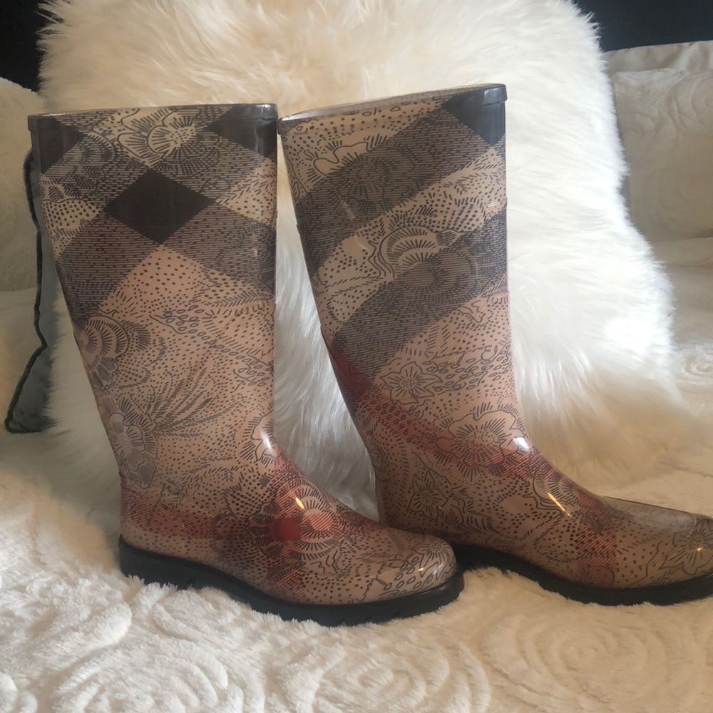 Burberry Rain Boots - super cute!